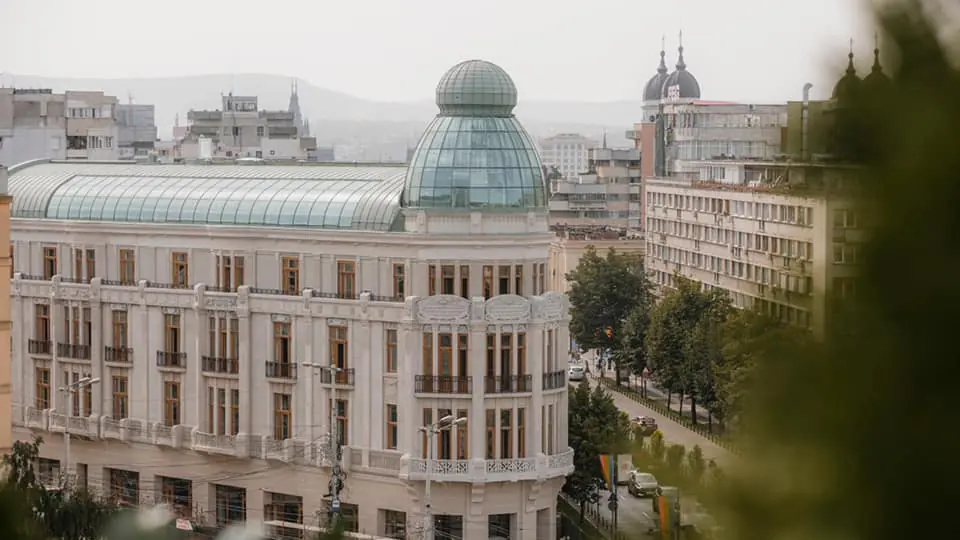 Restaurări, Clădiri istorice